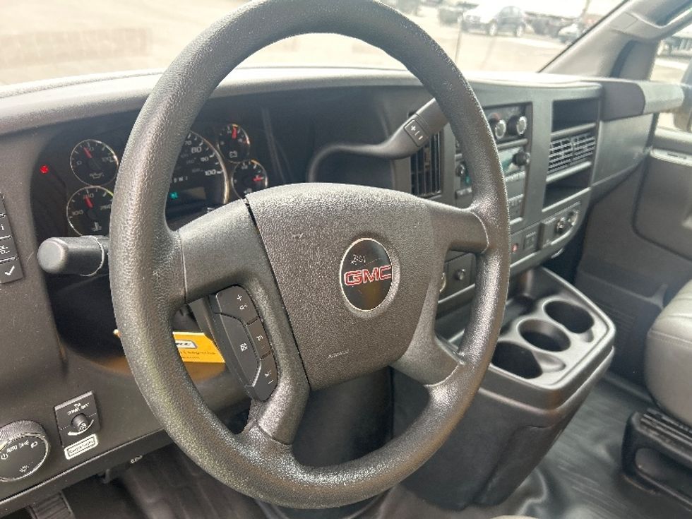 Light Duty Box Truck-Light and Medium Duty Trucks-GMC-2021-Savana G33903-Phoenix-AZ-115,169\n\t\tmiles-$ 26,000 - Image 17