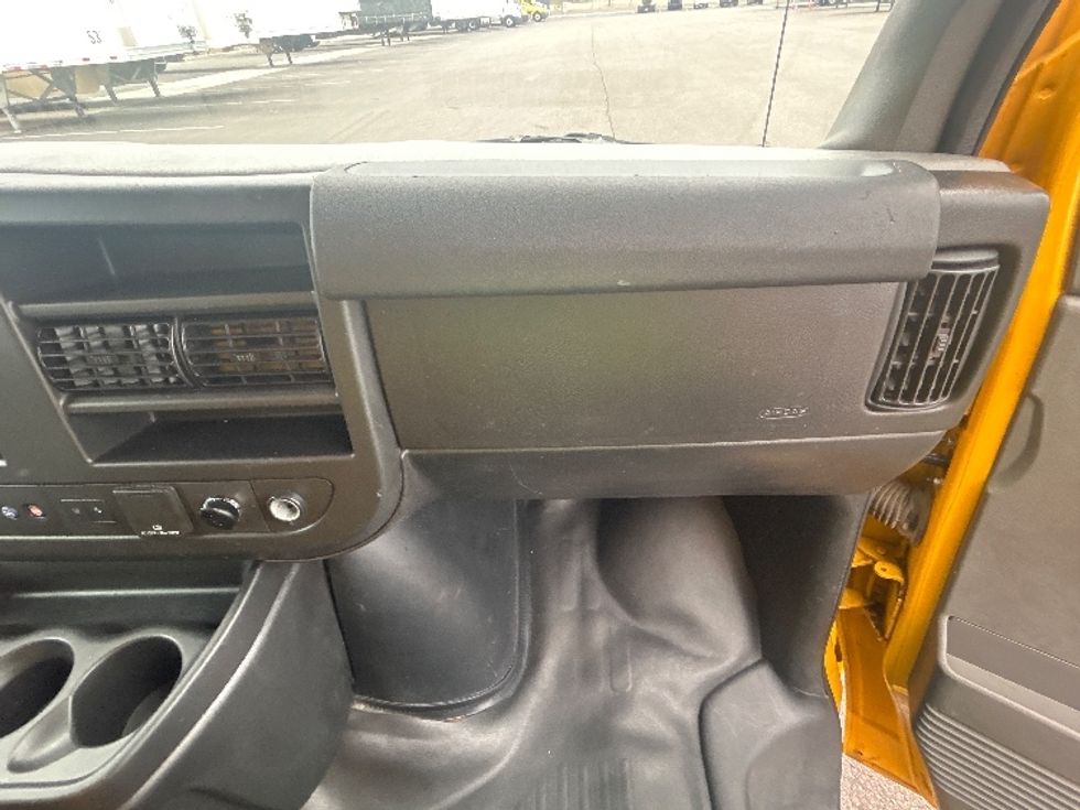 Light Duty Box Truck-Light and Medium Duty Trucks-GMC-2021-Savana G33903-Phoenix-AZ-115,169\n\t\tmiles-$ 26,000 - Image 21