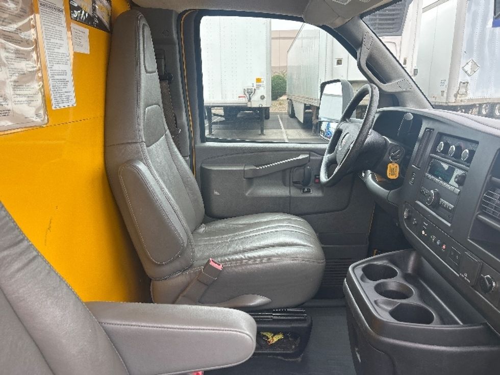 Light Duty Box Truck-Light and Medium Duty Trucks-GMC-2021-Savana G33903-Phoenix-AZ-115,169\n\t\tmiles-$ 26,000 - Image 22