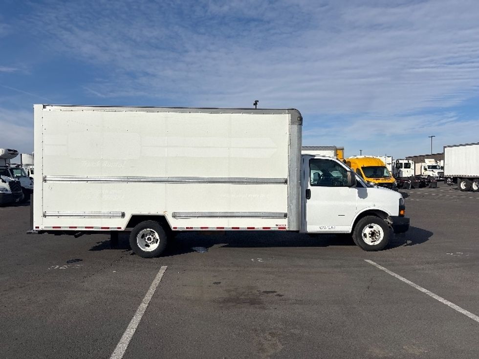 Light Duty Box Truck-Light and Medium Duty Trucks-GMC-2021-Savana G33903-Phoenix-AZ-117,012\n\t\tmiles-$ 25,500 - Image 14