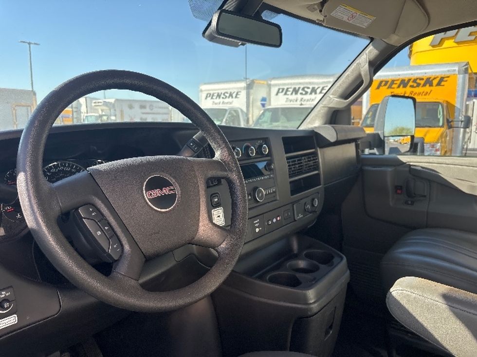 Light Duty Box Truck-Light and Medium Duty Trucks-GMC-2021-Savana G33903-Phoenix-AZ-117,012\n\t\tmiles-$ 25,500 - Image 16
