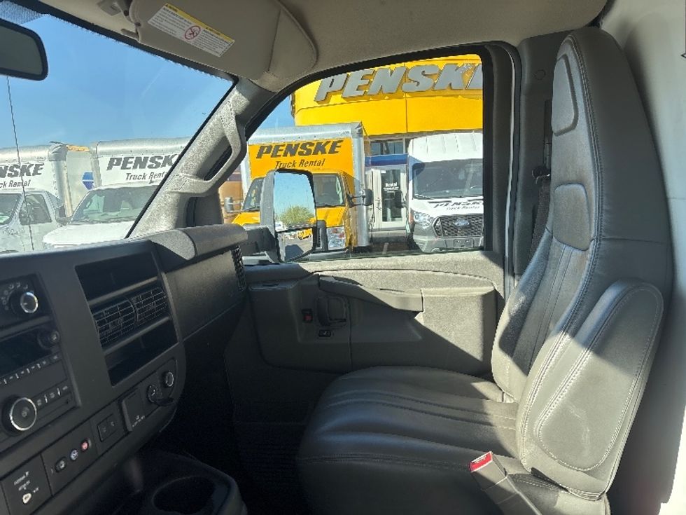 Light Duty Box Truck-Light and Medium Duty Trucks-GMC-2021-Savana G33903-Phoenix-AZ-117,012\n\t\tmiles-$ 25,500 - Image 18