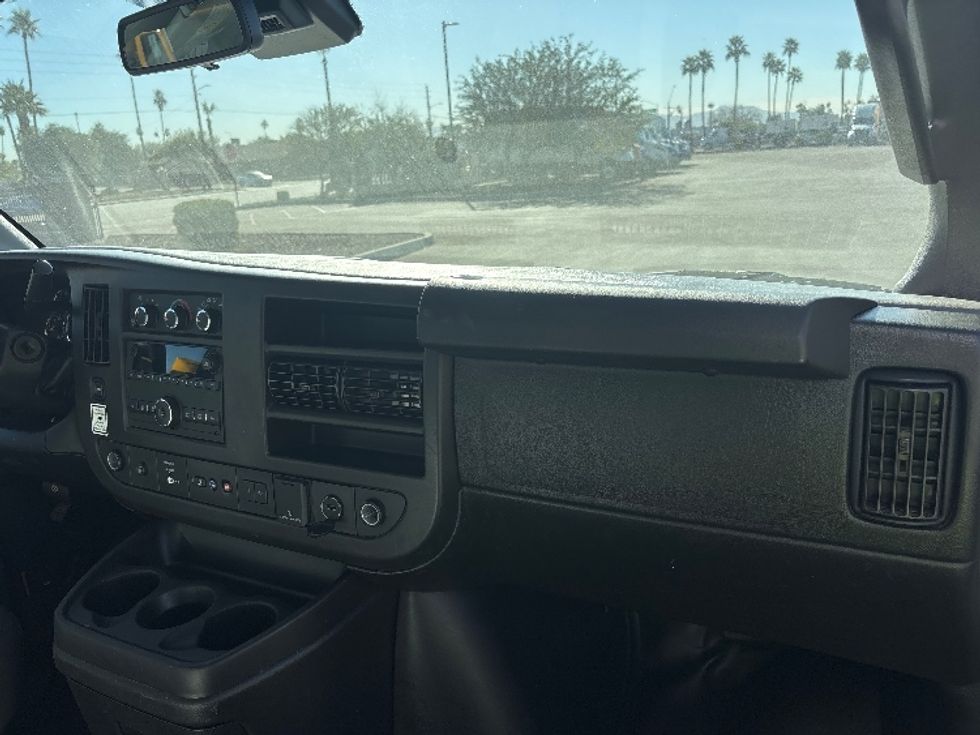 Light Duty Box Truck-Light and Medium Duty Trucks-GMC-2021-Savana G33903-Phoenix-AZ-117,012\n\t\tmiles-$ 25,500 - Image 20