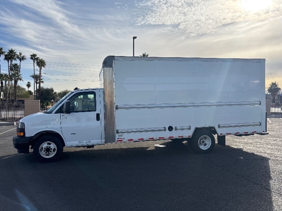 Light Duty Box Truck-Light and Medium Duty Trucks-GMC-2021-Savana G33903-Phoenix-AZ-117,012\n\t\tmiles-$ 25,500 - Image 4