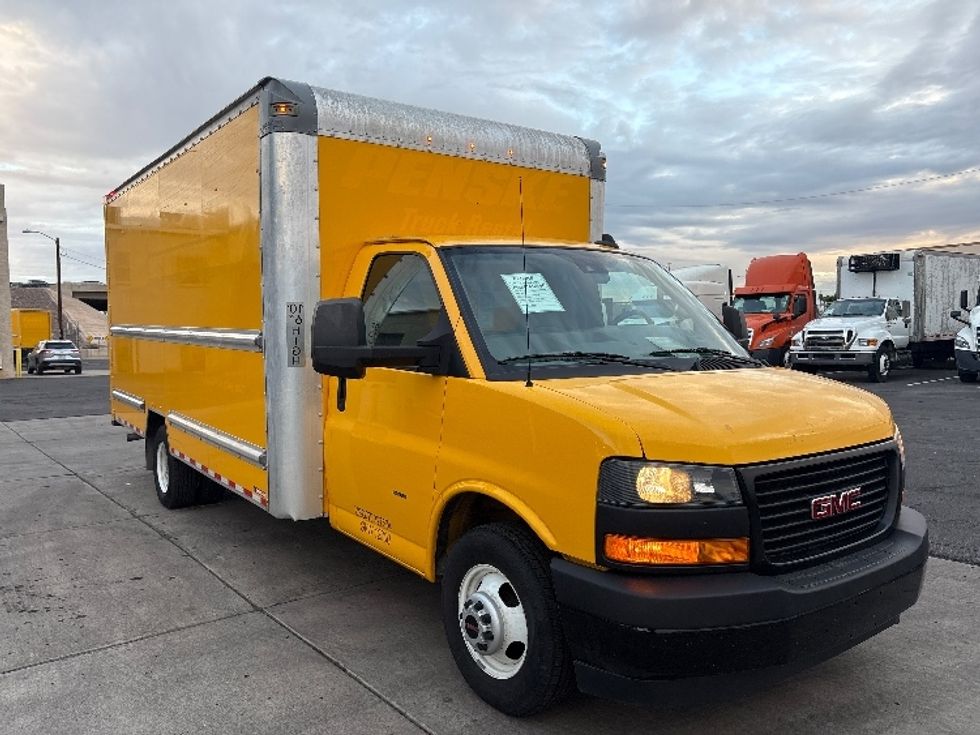 Light Duty Box Truck-Light and Medium Duty Trucks-GMC-2021-Savana G33903-Phoenix-AZ-131,283\n\t\tmiles-$ 21,000 - Image 1