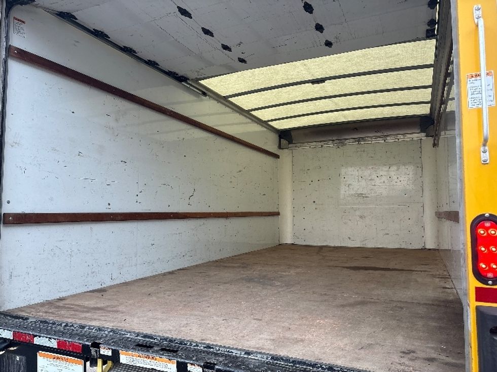 Light Duty Box Truck-Light and Medium Duty Trucks-GMC-2021-Savana G33903-Phoenix-AZ-131,283\n\t\tmiles-$ 21,000 - Image 10