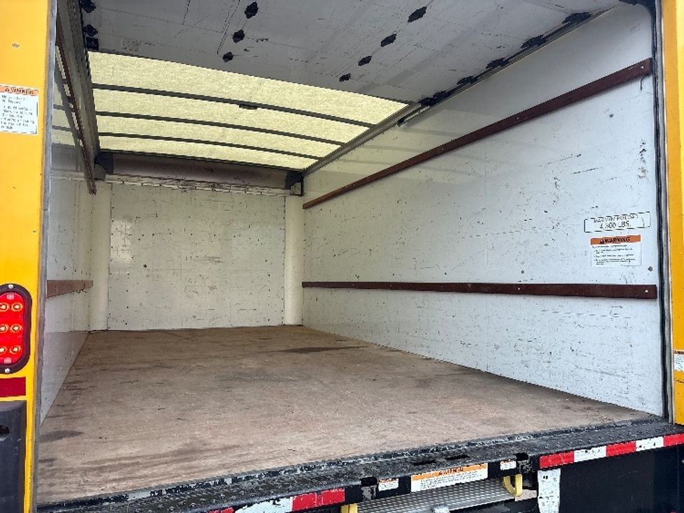 Light Duty Box Truck-Light and Medium Duty Trucks-GMC-2021-Savana G33903-Phoenix-AZ-131,283\n\t\tmiles-$ 21,000 - Image 11