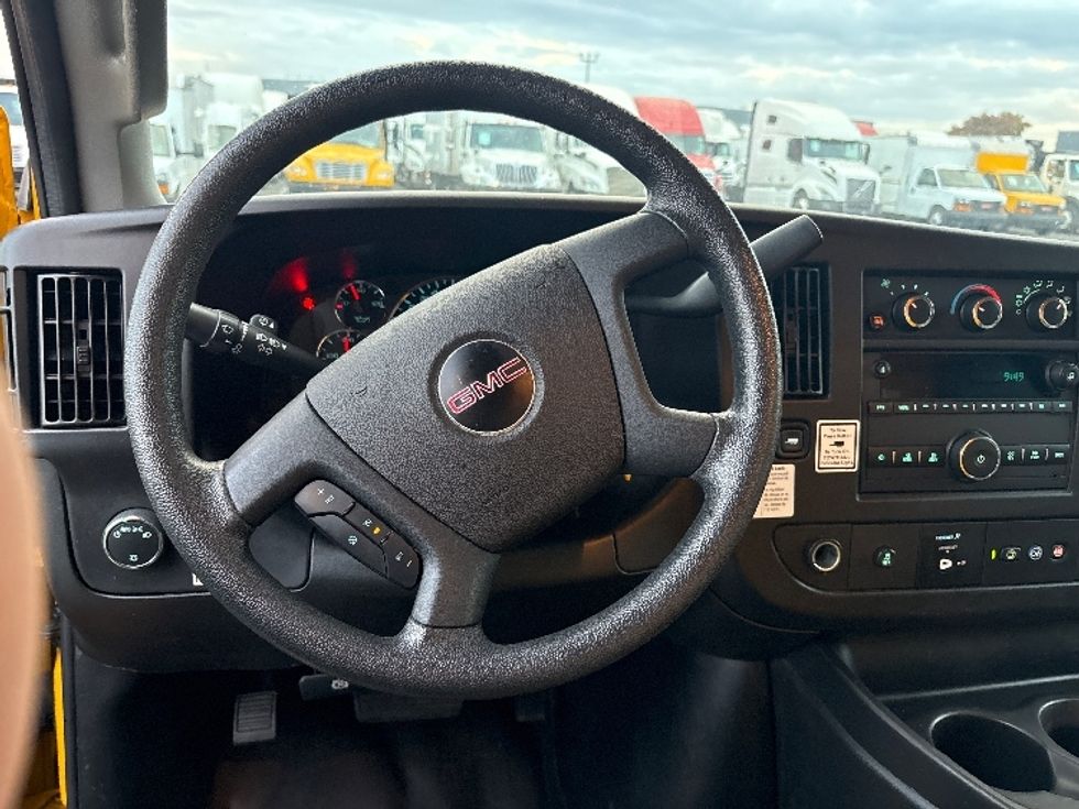 Light Duty Box Truck-Light and Medium Duty Trucks-GMC-2021-Savana G33903-Phoenix-AZ-131,283\n\t\tmiles-$ 21,000 - Image 17