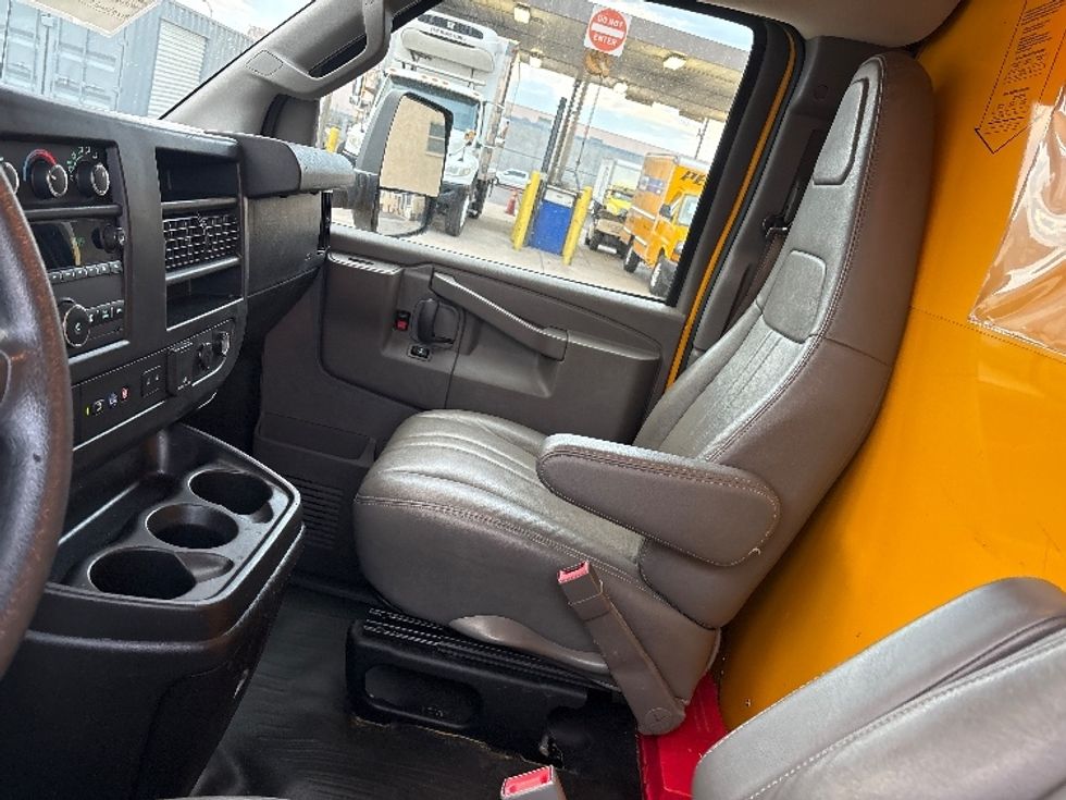 Light Duty Box Truck-Light and Medium Duty Trucks-GMC-2021-Savana G33903-Phoenix-AZ-131,283\n\t\tmiles-$ 21,000 - Image 18