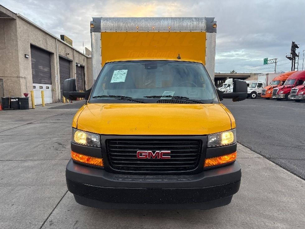 Light Duty Box Truck-Light and Medium Duty Trucks-GMC-2021-Savana G33903-Phoenix-AZ-131,283\n\t\tmiles-$ 21,000 - Image 2
