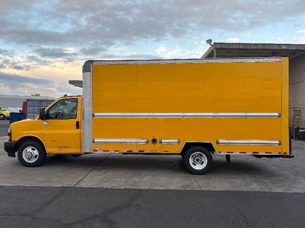 Light Duty Box Truck-Light and Medium Duty Trucks-GMC-2021-Savana G33903-Phoenix-AZ-131,283\n\t\tmiles-$ 21,000 - Image 4
