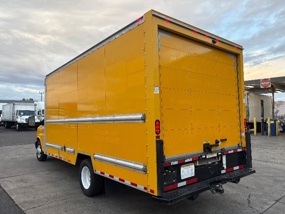 Light Duty Box Truck-Light and Medium Duty Trucks-GMC-2021-Savana G33903-Phoenix-AZ-131,283\n\t\tmiles-$ 21,000 - Image 6