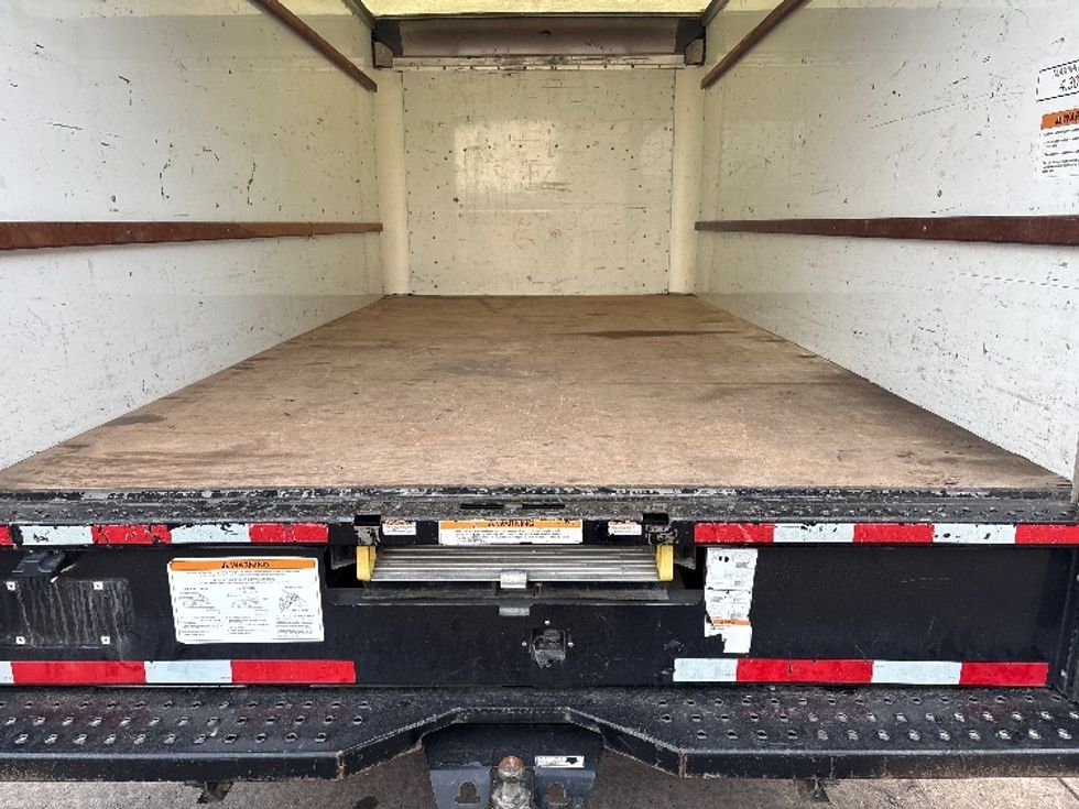 Light Duty Box Truck-Light and Medium Duty Trucks-GMC-2021-Savana G33903-Phoenix-AZ-131,283\n\t\tmiles-$ 21,000 - Image 9