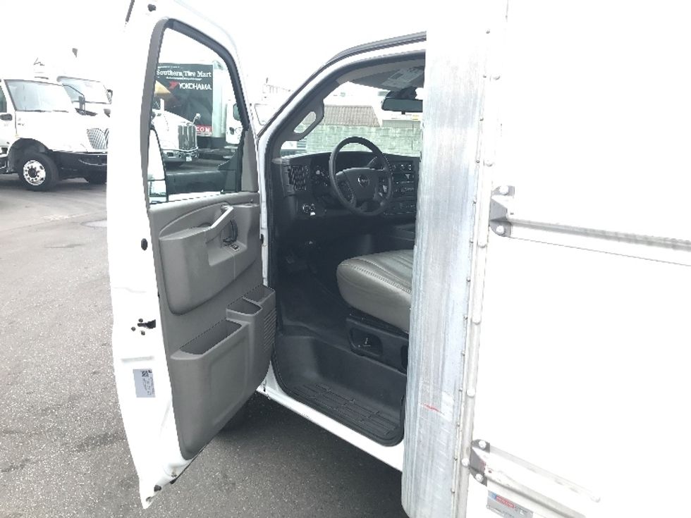 Light Duty Box Truck-Light and Medium Duty Trucks-GMC-2021-Savana G33903-Phoenix-AZ-56,498\n\t\tmiles-$ 35,750 - Image 16