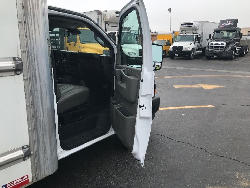 Light Duty Box Truck-Light and Medium Duty Trucks-GMC-2021-Savana G33903-Phoenix-AZ-56,498\n\t\tmiles-$ 35,750 - Image 20