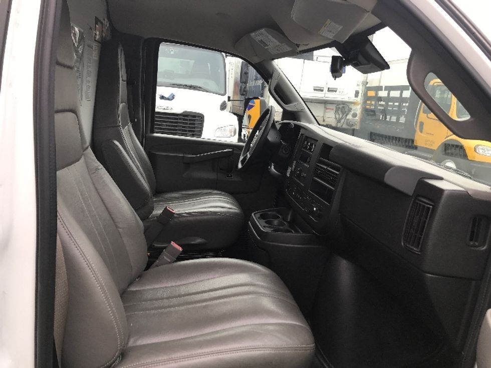 Light Duty Box Truck-Light and Medium Duty Trucks-GMC-2021-Savana G33903-Phoenix-AZ-56,498\n\t\tmiles-$ 35,750 - Image 22