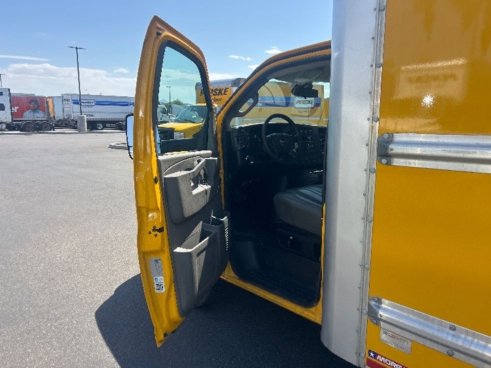 Light Duty Box Truck-Light and Medium Duty Trucks-GMC-2021-Savana G33903-Phoenix-AZ-65,616\n\t\tmiles-$ 28,500 - Image 16