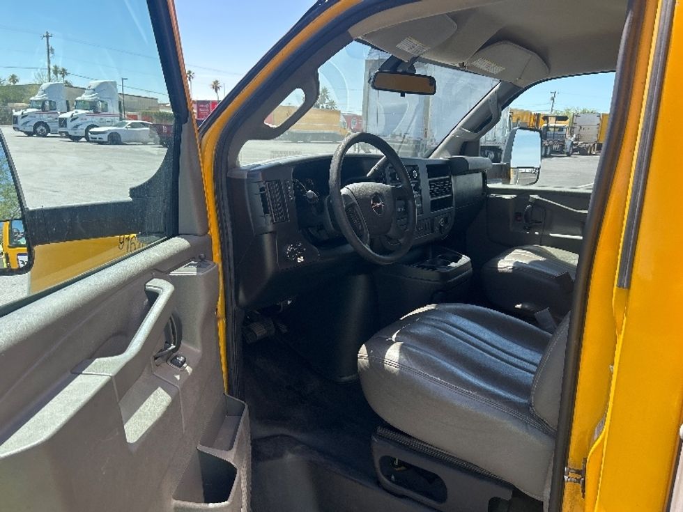 Light Duty Box Truck-Light and Medium Duty Trucks-GMC-2021-Savana G33903-Phoenix-AZ-73,623\n\t\tmiles-$ 26,000 - Image 15