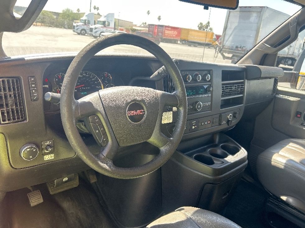 Light Duty Box Truck-Light and Medium Duty Trucks-GMC-2021-Savana G33903-Phoenix-AZ-73,623\n\t\tmiles-$ 26,000 - Image 16