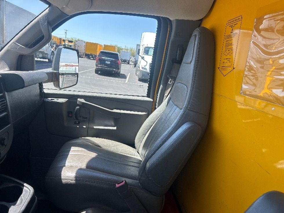 Light Duty Box Truck-Light and Medium Duty Trucks-GMC-2021-Savana G33903-Phoenix-AZ-73,623\n\t\tmiles-$ 26,000 - Image 18