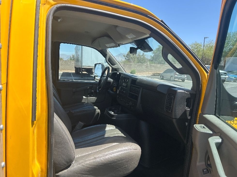 Light Duty Box Truck-Light and Medium Duty Trucks-GMC-2021-Savana G33903-Phoenix-AZ-73,623\n\t\tmiles-$ 26,000 - Image 19