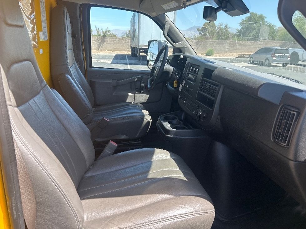 Light Duty Box Truck-Light and Medium Duty Trucks-GMC-2021-Savana G33903-Phoenix-AZ-73,623\n\t\tmiles-$ 26,000 - Image 21