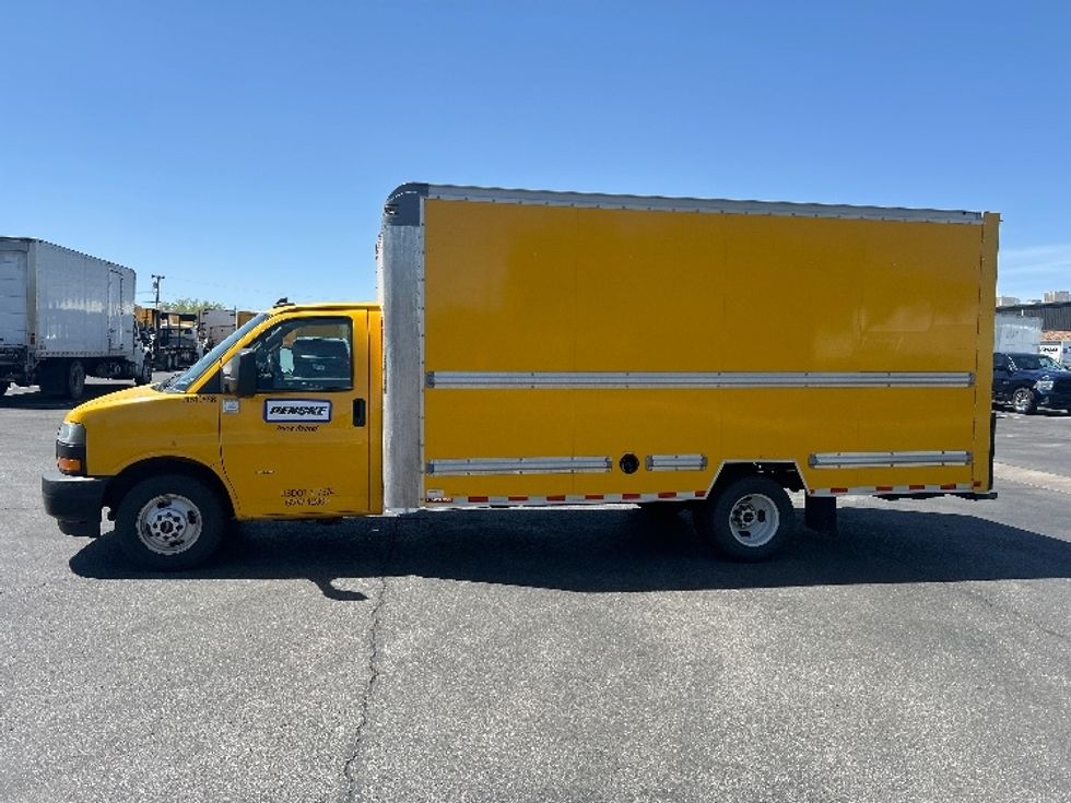 Light Duty Box Truck-Light and Medium Duty Trucks-GMC-2021-Savana G33903-Phoenix-AZ-73,623\n\t\tmiles-$ 26,000 - Image 4