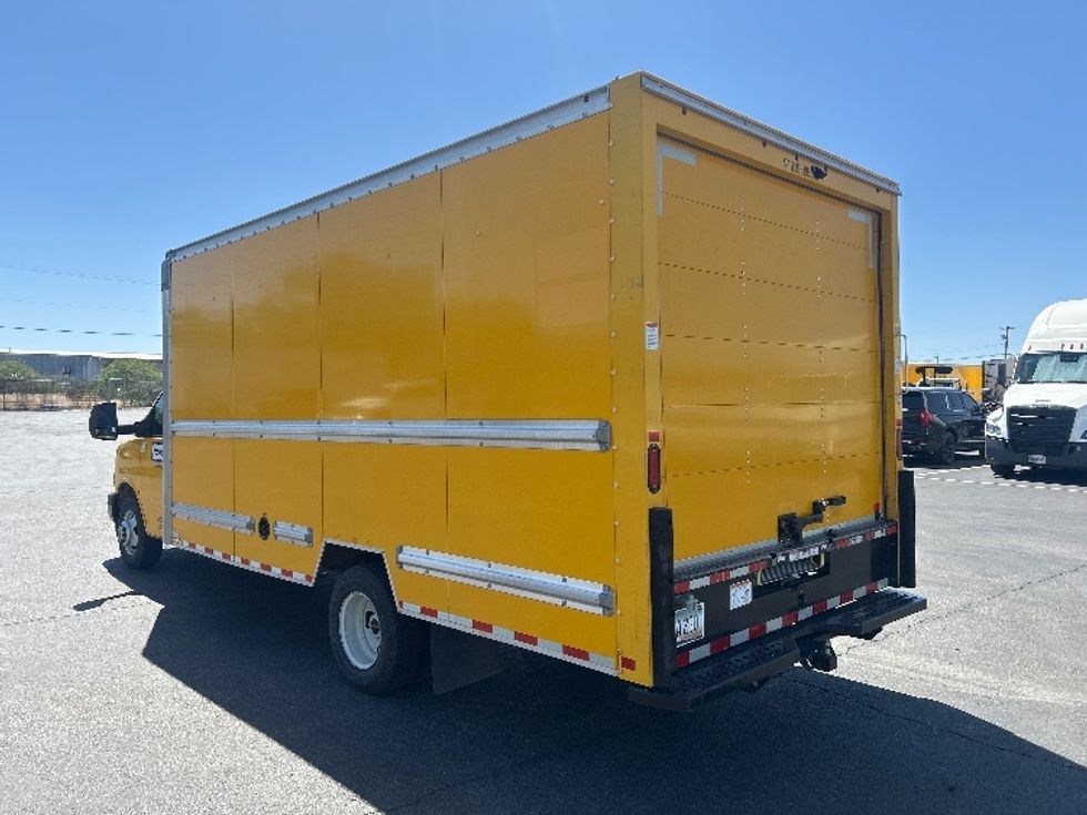 Light Duty Box Truck-Light and Medium Duty Trucks-GMC-2021-Savana G33903-Phoenix-AZ-73,623\n\t\tmiles-$ 26,000 - Image 6