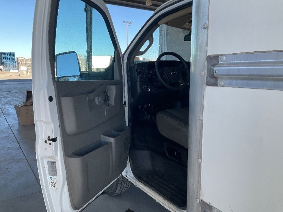 Light Duty Box Truck-Light and Medium Duty Trucks-GMC-2021-Savana G33903-Phoenix-AZ-91,331\n\t\tmiles-$ 28,500 - Image 14