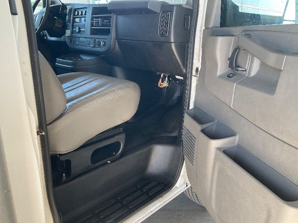 Light Duty Box Truck-Light and Medium Duty Trucks-GMC-2021-Savana G33903-Phoenix-AZ-91,331\n\t\tmiles-$ 28,500 - Image 18