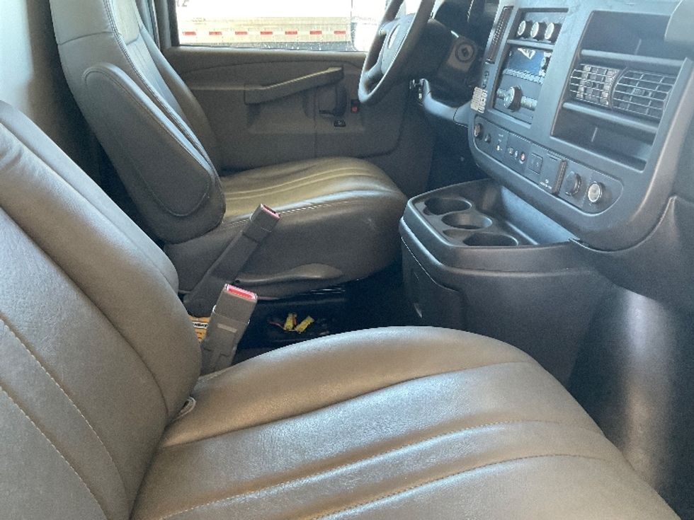 Light Duty Box Truck-Light and Medium Duty Trucks-GMC-2021-Savana G33903-Phoenix-AZ-91,331\n\t\tmiles-$ 28,500 - Image 20