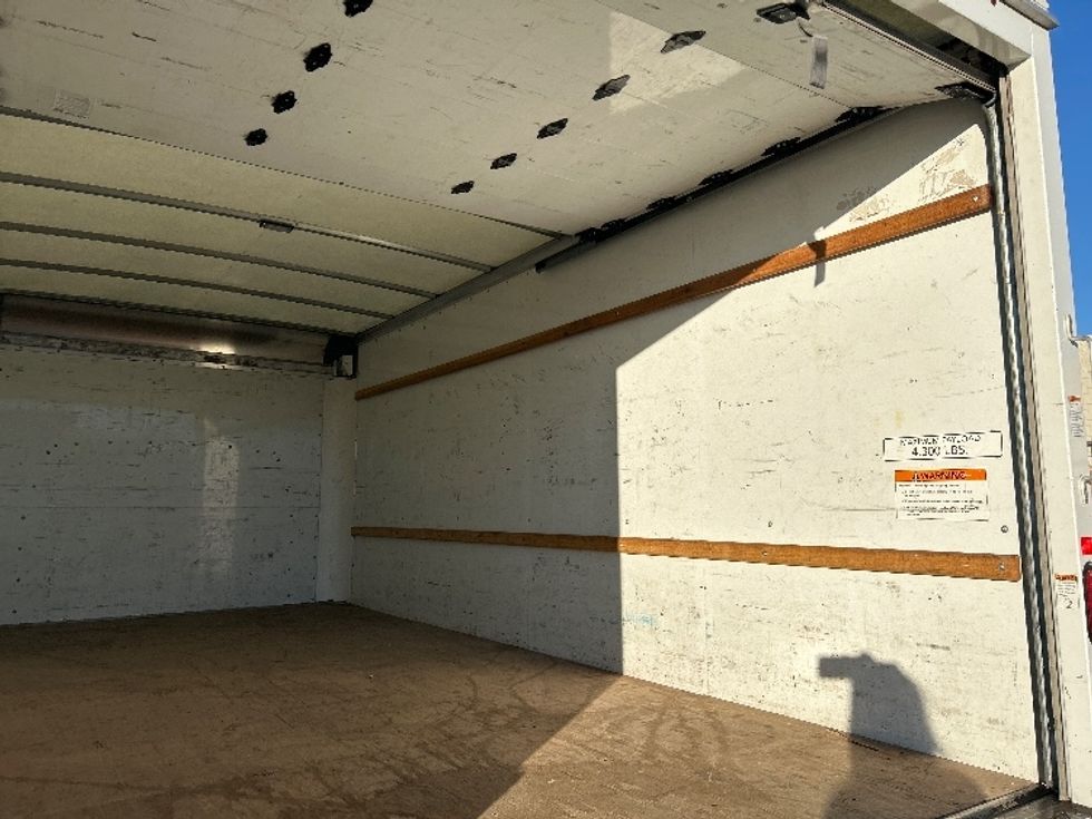 Light Duty Box Truck-Light and Medium Duty Trucks-GMC-2021-Savana G33903-Phoenix-AZ-96,798\n\t\tmiles-$ 31,500 - Image 12