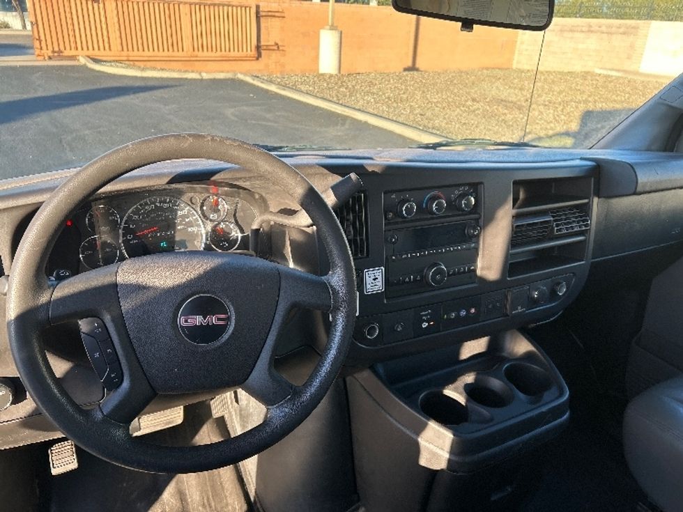 Light Duty Box Truck-Light and Medium Duty Trucks-GMC-2021-Savana G33903-Phoenix-AZ-96,798\n\t\tmiles-$ 31,500 - Image 18