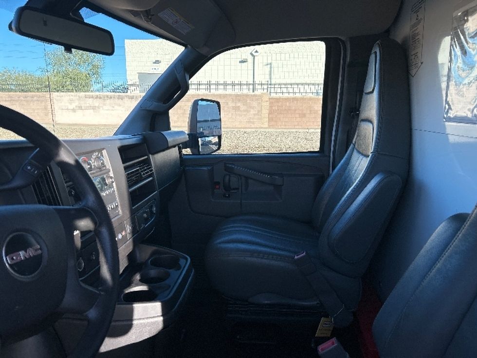 Light Duty Box Truck-Light and Medium Duty Trucks-GMC-2021-Savana G33903-Phoenix-AZ-96,798\n\t\tmiles-$ 31,500 - Image 19