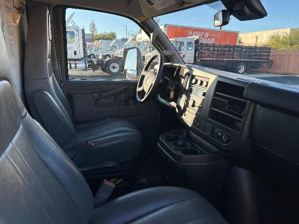 Light Duty Box Truck-Light and Medium Duty Trucks-GMC-2021-Savana G33903-Phoenix-AZ-96,798\n\t\tmiles-$ 31,500 - Image 22