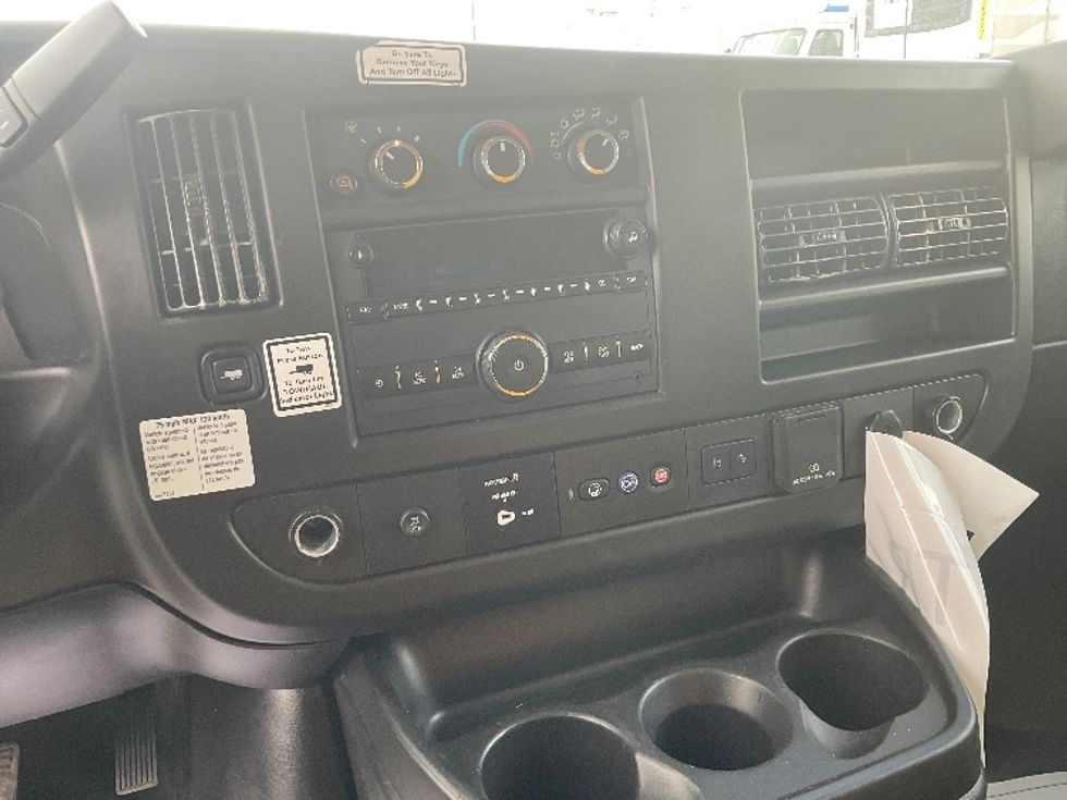 Light Duty Box Truck-Light and Medium Duty Trucks-GMC-2021-Savana G33903-Phoenix-AZ-97,319\n\t\tmiles-$ 24,750 - Image 25