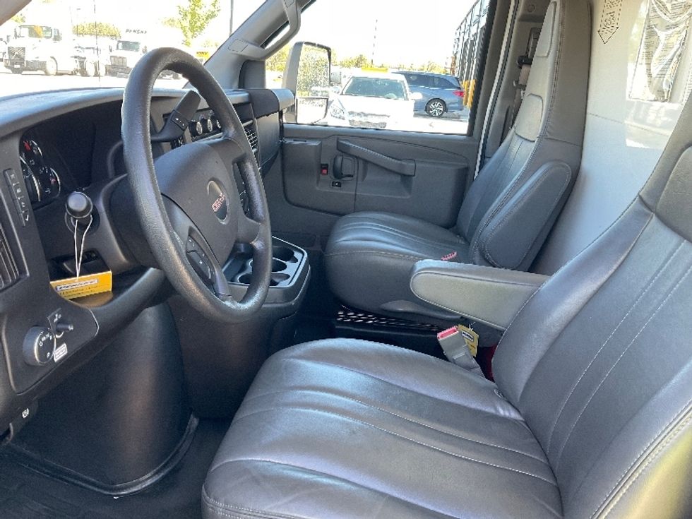 Light Duty Box Truck-Light and Medium Duty Trucks-GMC-2021-Savana G33903-Piqua-OH-106,761\n\t\tmiles-$ 33,250 - Image 19