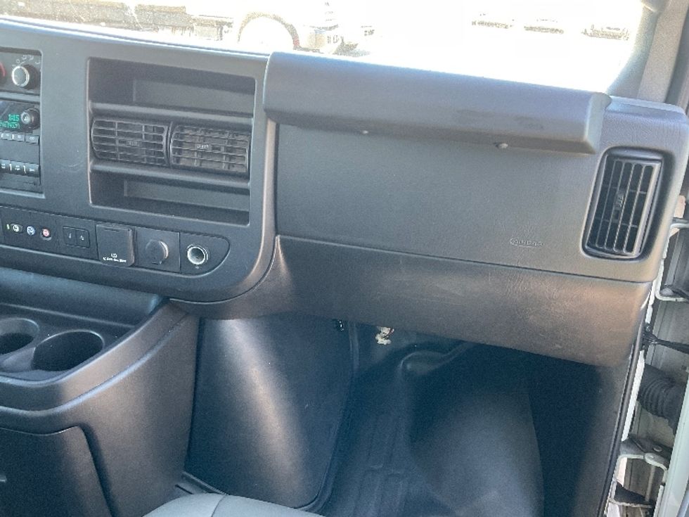 Light Duty Box Truck-Light and Medium Duty Trucks-GMC-2021-Savana G33903-Piqua-OH-106,761\n\t\tmiles-$ 33,250 - Image 21