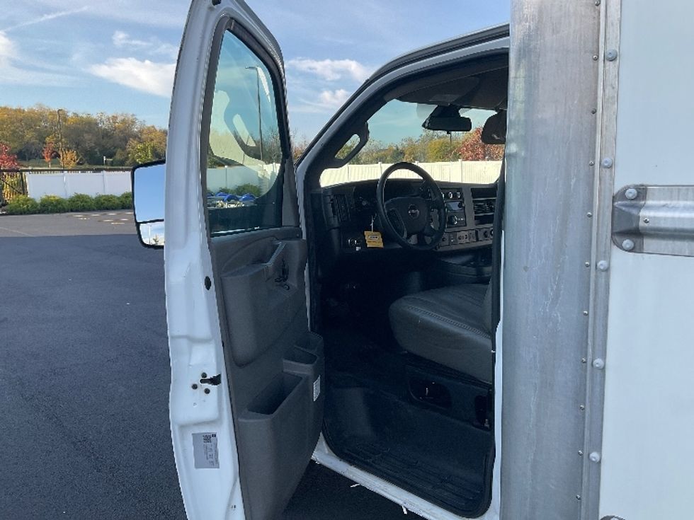 Light Duty Box Truck-Light and Medium Duty Trucks-GMC-2021-Savana G33903-Piqua-OH-108,515\n\t\tmiles-$ 27,750 - Image 13