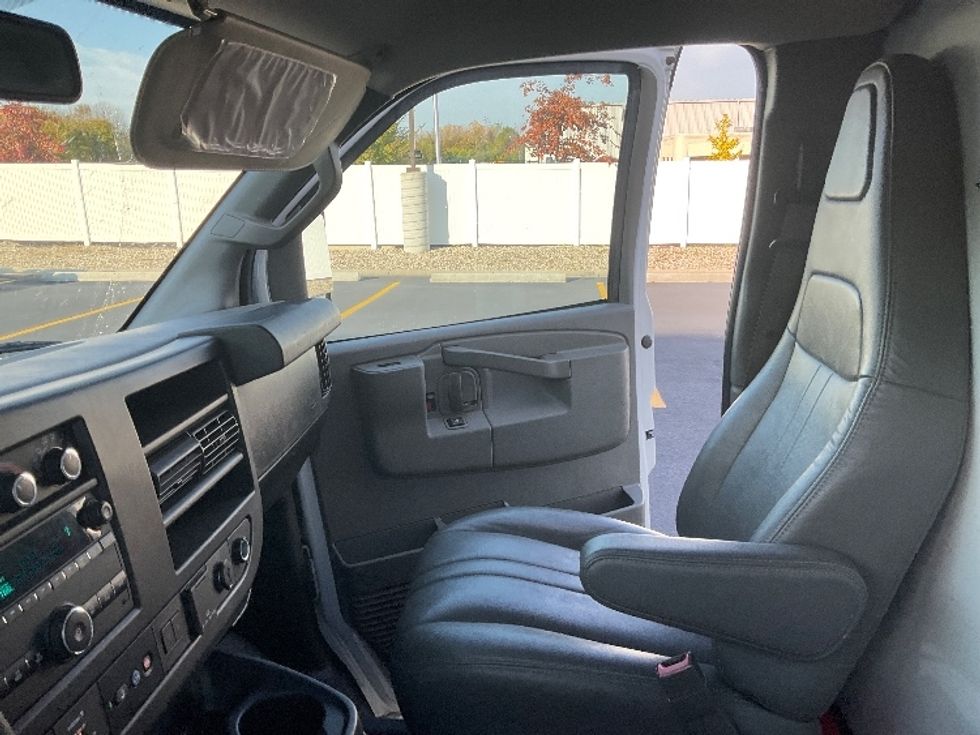 Light Duty Box Truck-Light and Medium Duty Trucks-GMC-2021-Savana G33903-Piqua-OH-108,515\n\t\tmiles-$ 27,750 - Image 16