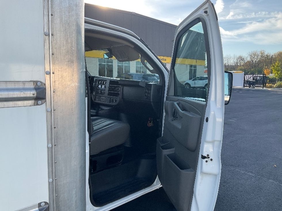 Light Duty Box Truck-Light and Medium Duty Trucks-GMC-2021-Savana G33903-Piqua-OH-108,515\n\t\tmiles-$ 27,750 - Image 17