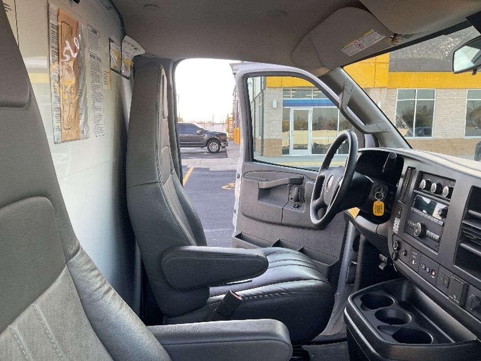 Light Duty Box Truck-Light and Medium Duty Trucks-GMC-2021-Savana G33903-Piqua-OH-108,515\n\t\tmiles-$ 27,750 - Image 19
