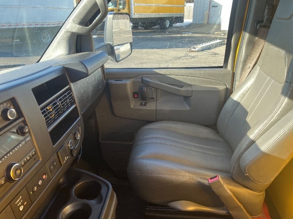 Light Duty Box Truck-Light and Medium Duty Trucks-GMC-2021-Savana G33903-Piqua-OH-115,351\n\t\tmiles-$ 24,000 - Image 17