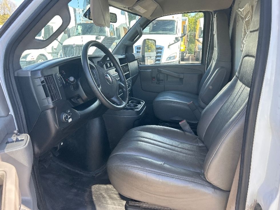 Light Duty Box Truck-Light and Medium Duty Trucks-GMC-2021-Savana G33903-Piqua-OH-133,315\n\t\tmiles-$ 24,250 - Image 16