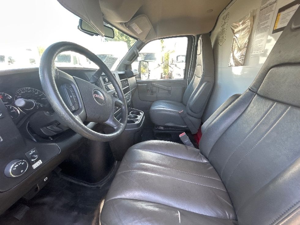 Light Duty Box Truck-Light and Medium Duty Trucks-GMC-2021-Savana G33903-Piqua-OH-133,315\n\t\tmiles-$ 24,250 - Image 17