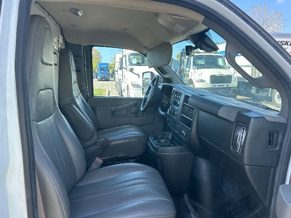 Light Duty Box Truck-Light and Medium Duty Trucks-GMC-2021-Savana G33903-Piqua-OH-133,315\n\t\tmiles-$ 24,250 - Image 20