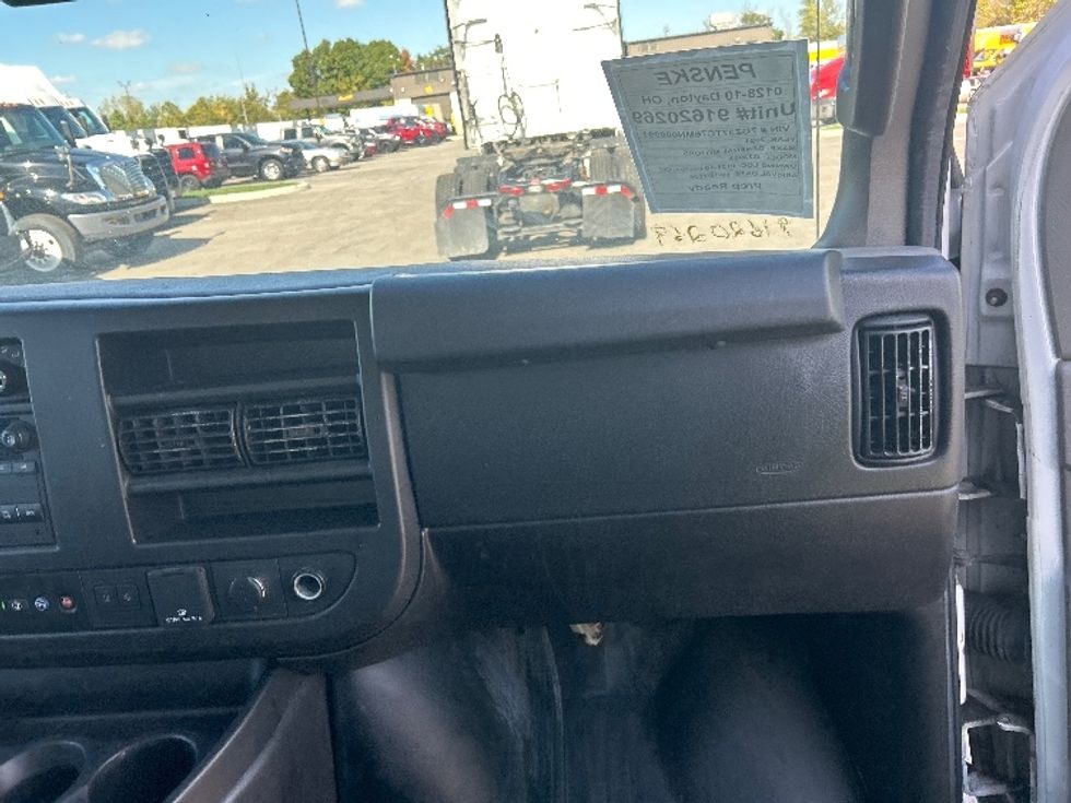 Light Duty Box Truck-Light and Medium Duty Trucks-GMC-2021-Savana G33903-Piqua-OH-133,315\n\t\tmiles-$ 24,250 - Image 21