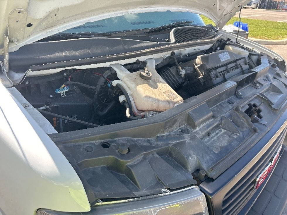 Light Duty Box Truck-Light and Medium Duty Trucks-GMC-2021-Savana G33903-Piqua-OH-133,315\n\t\tmiles-$ 24,250 - Image 23