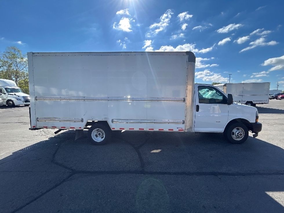 Light Duty Box Truck-Light and Medium Duty Trucks-GMC-2021-Savana G33903-Piqua-OH-152,747\n\t\tmiles-$ 21,500 - Image 15