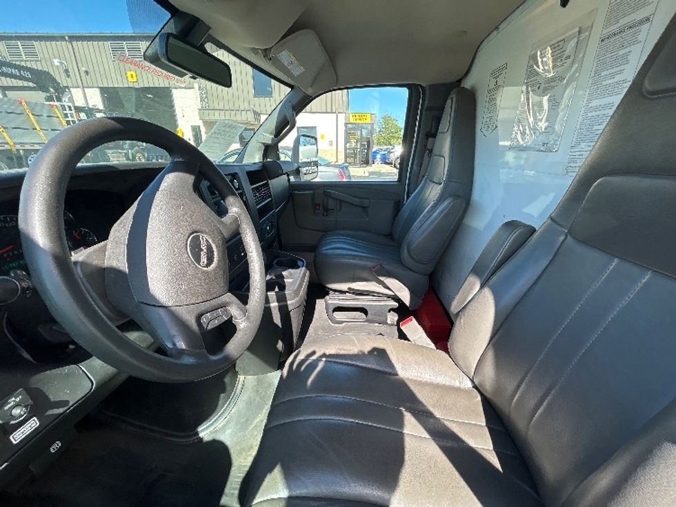 Light Duty Box Truck-Light and Medium Duty Trucks-GMC-2021-Savana G33903-Piqua-OH-152,747\n\t\tmiles-$ 21,500 - Image 17
